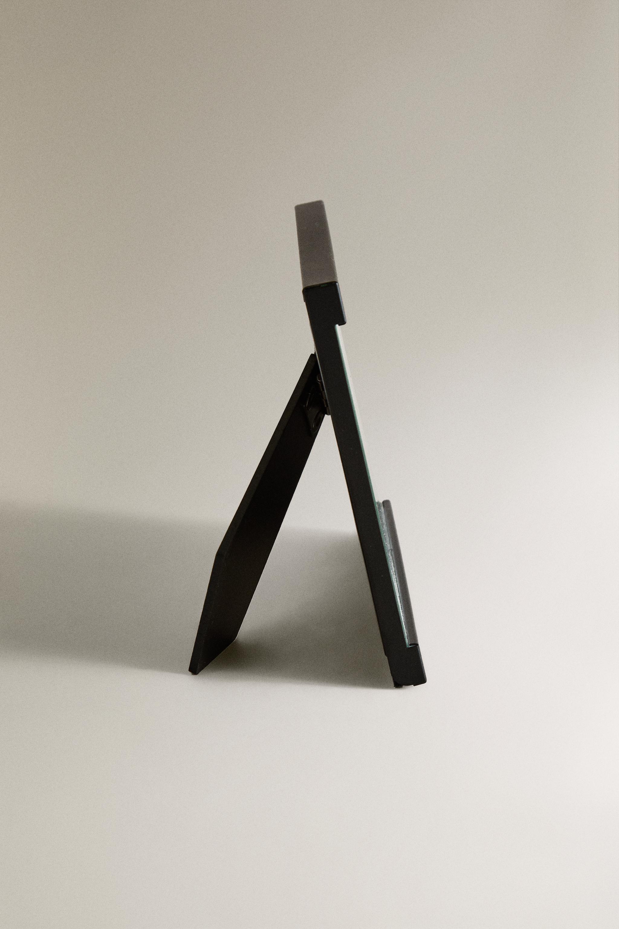 BLACK METAL PHOTO FRAME